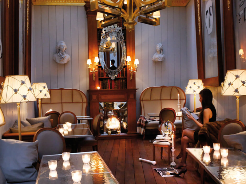 Best Upholstery Projects by Philippe Starck. Living Room at Paris.